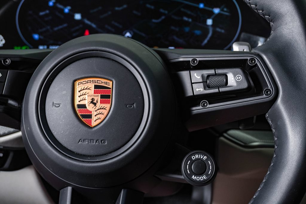Certified 2025 Porsche Cayenne Coupe AWD/4WD image 19