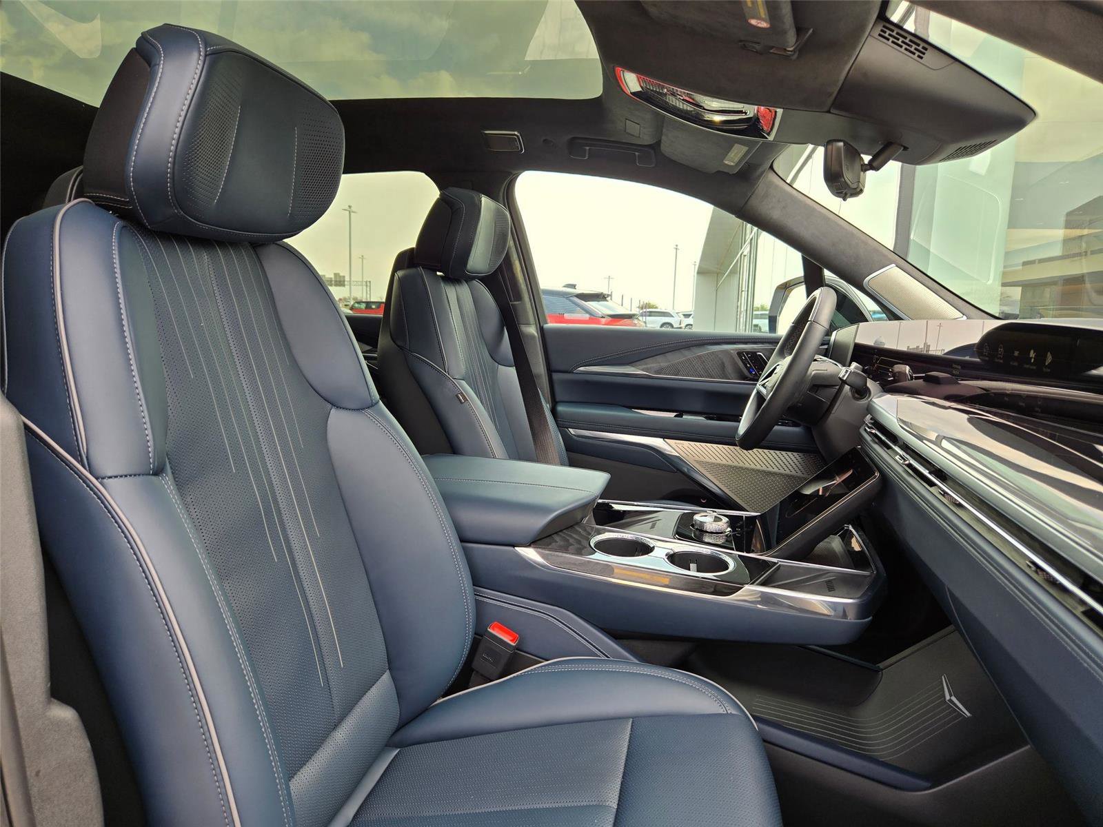 Certified 2025 Cadillac Escalade IQ Luxury 2 w/ LPO, Premium Carpet Package AWD/4WD image 28