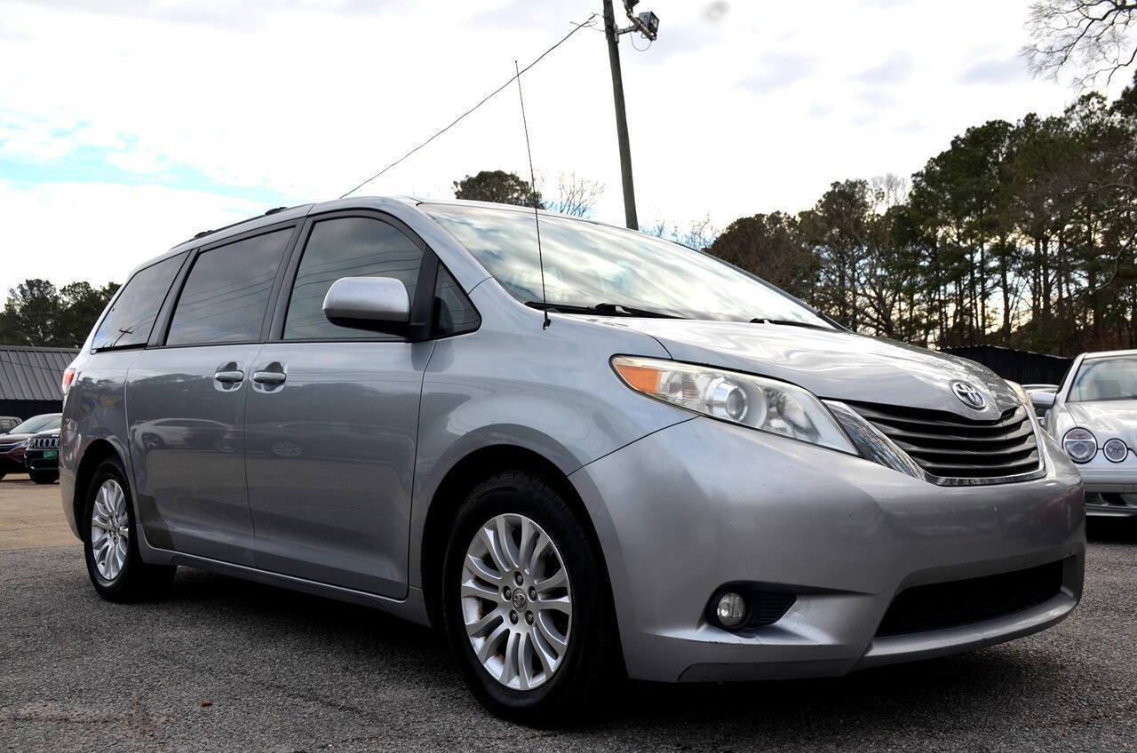 Used 2013 Toyota Sienna XLE image 4