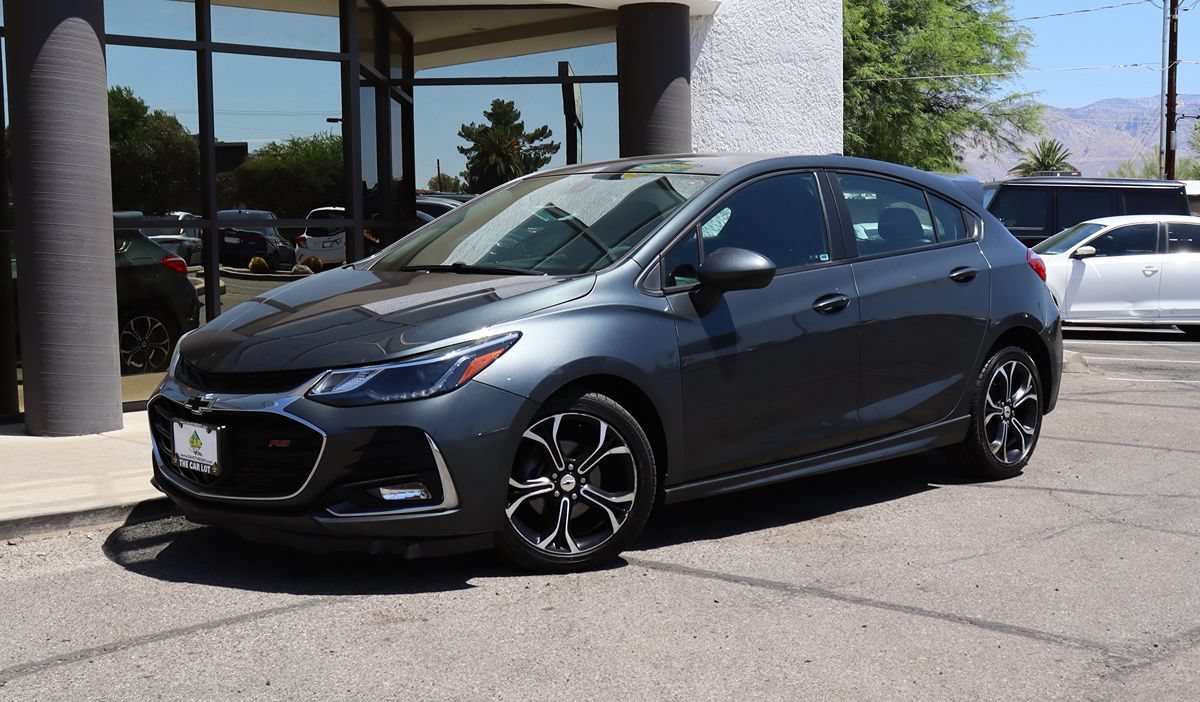 Used 2019 Chevrolet Cruze LT w/ Convenience Package FWD image 2