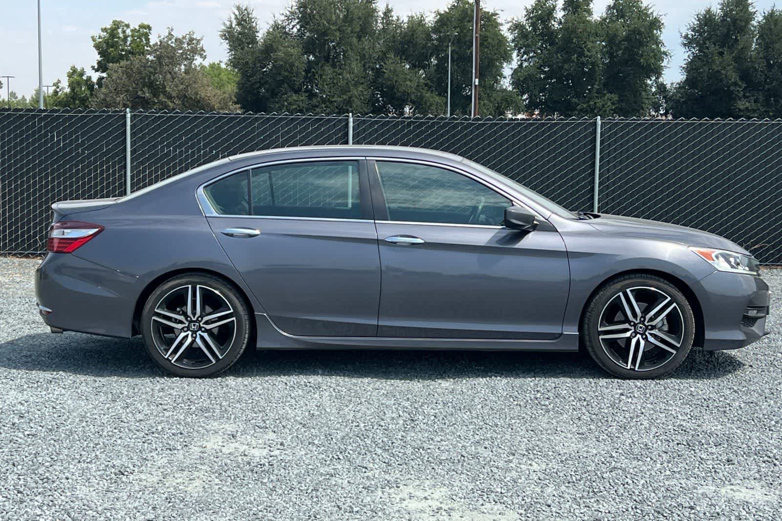 Used 2017 Honda Accord Sport image 9