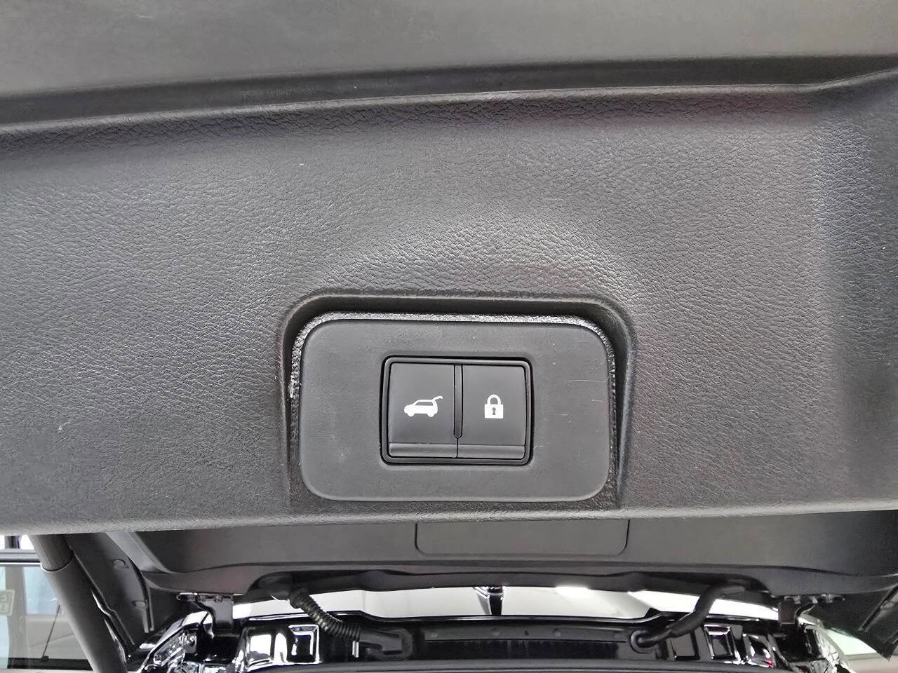 Used 2023 Nissan Rogue SV w/ SV Premium B Package image 34