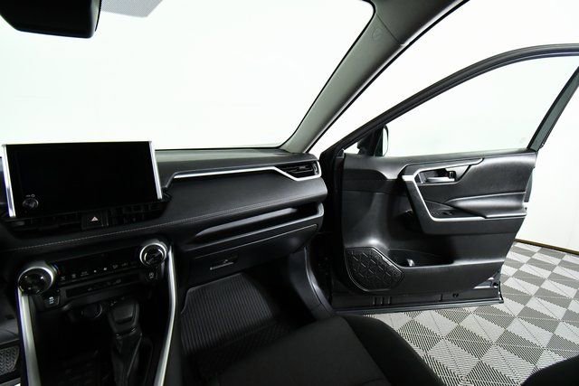 Used 2025 Toyota RAV4 XLE image 20