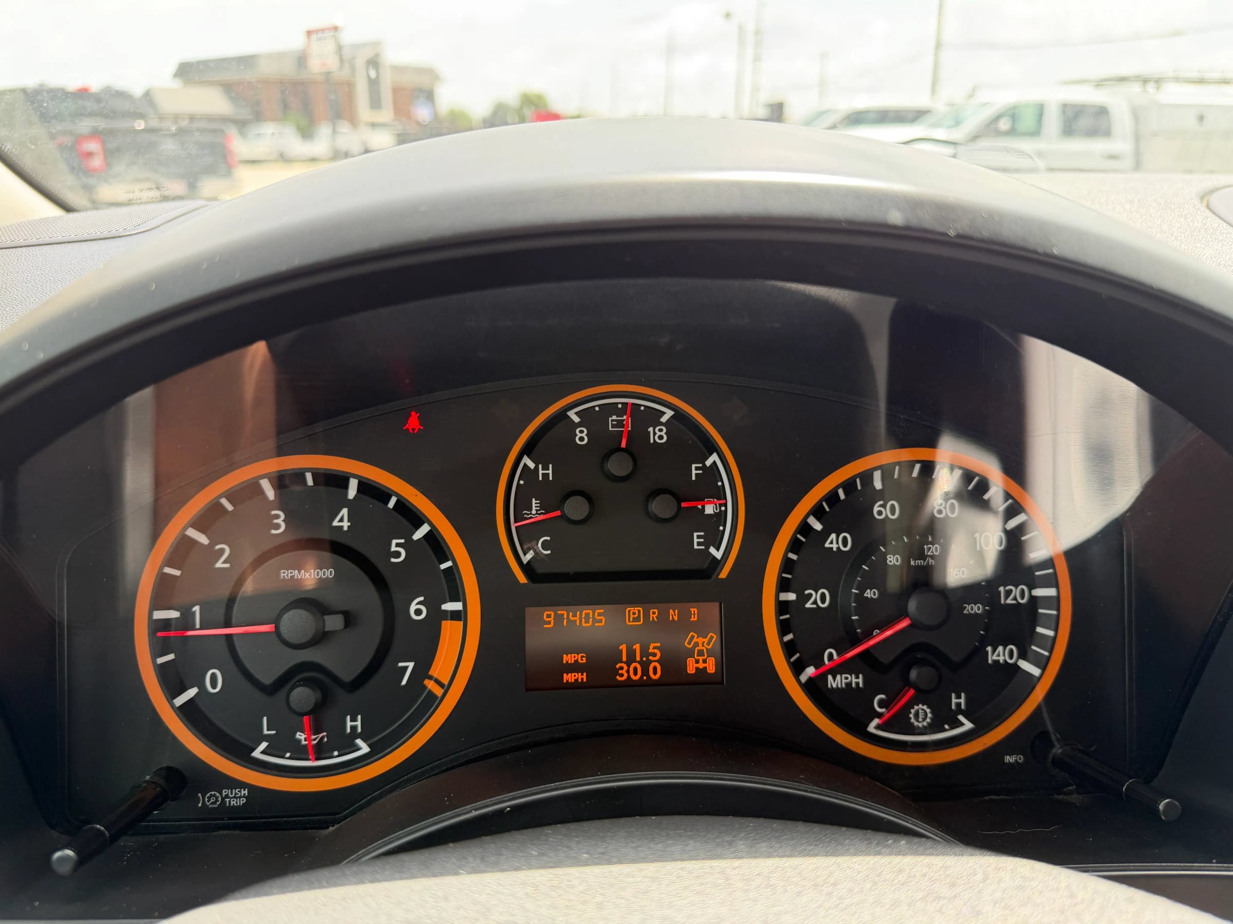 Used 2011 Nissan Titan 4x4 Crew Cab image 15