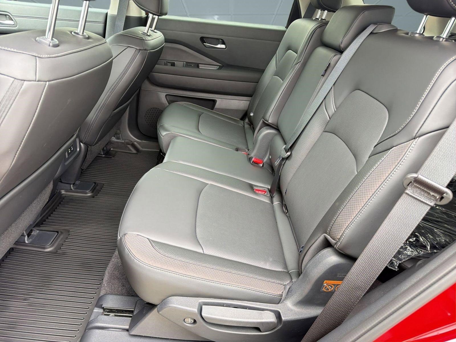 New 2026 Nissan Pathfinder SL image 15