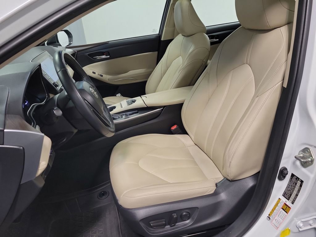 Used 2020 Toyota Avalon XLE w/ Moonroof Package image 13