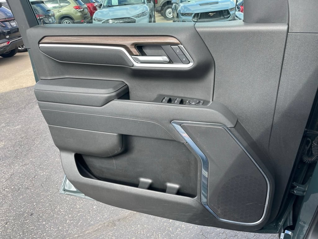 Used 2025 Chevrolet Silverado 1500 LT AWD/4WD image 51