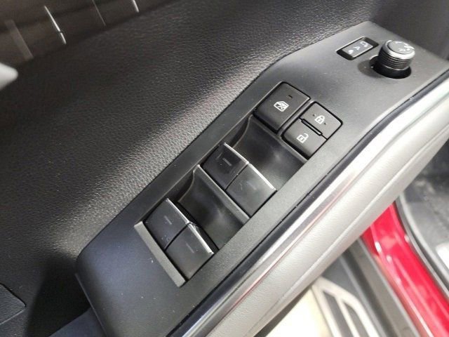 Used 2024 Toyota Highlander Platinum image 25