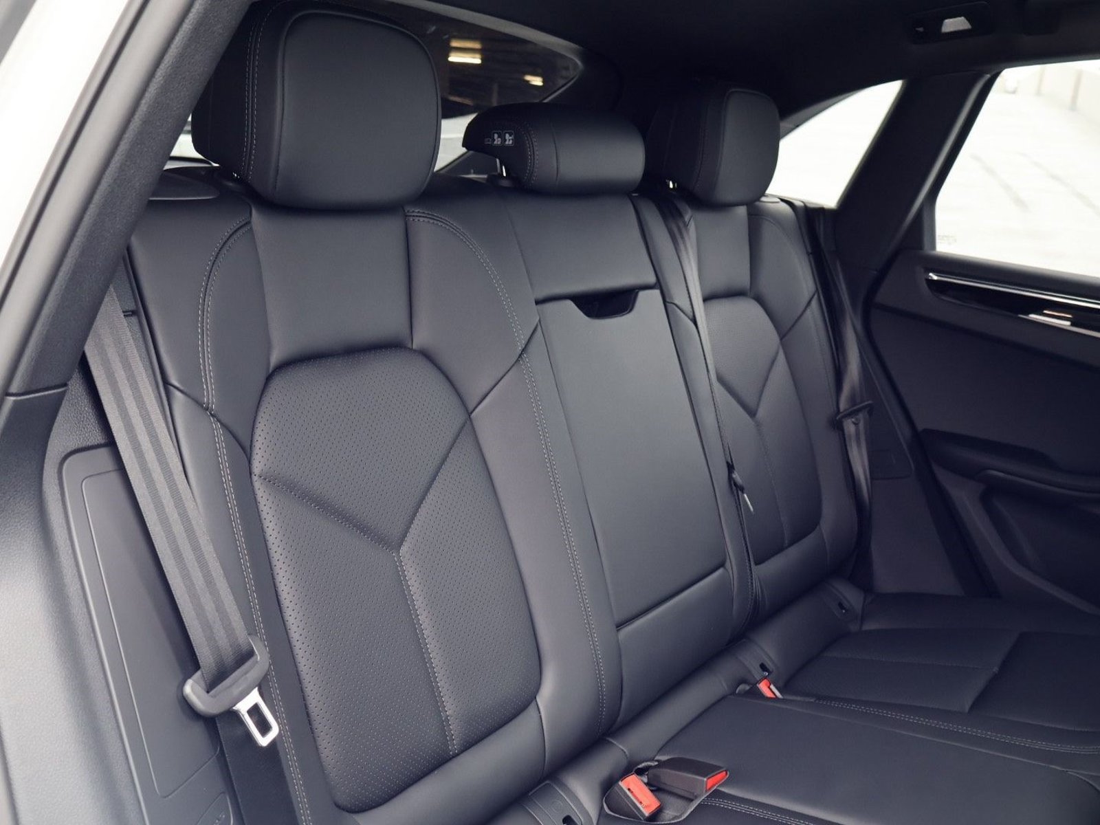New 2026 Porsche Macan AWD/4WD image 22