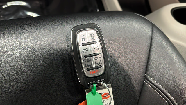 Used 2024 Chrysler Pacifica Touring-L FWD image 20