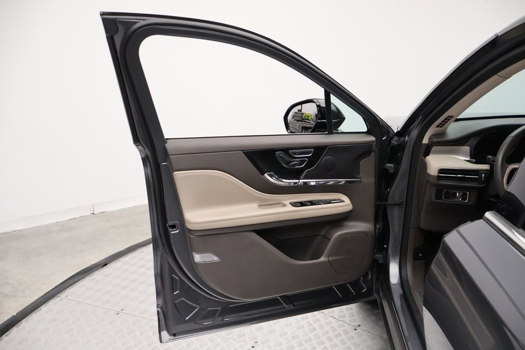 Used 2023 Lincoln Corsair FWD image 16