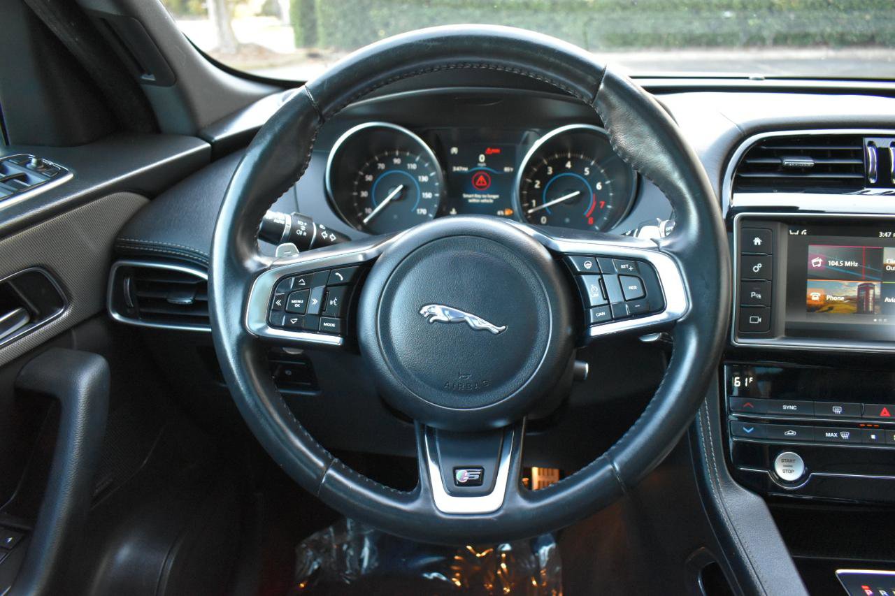 Used 2018 Jaguar F-PACE S AWD/4WD image 14