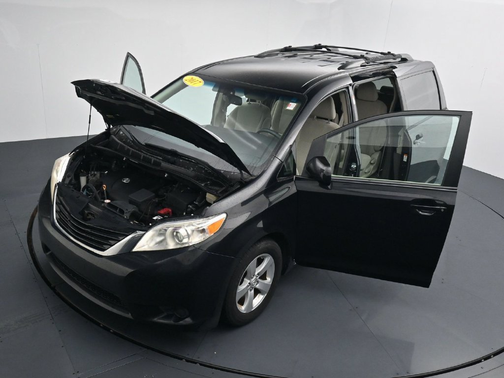 Used 2017 Toyota Sienna LE FWD image 39