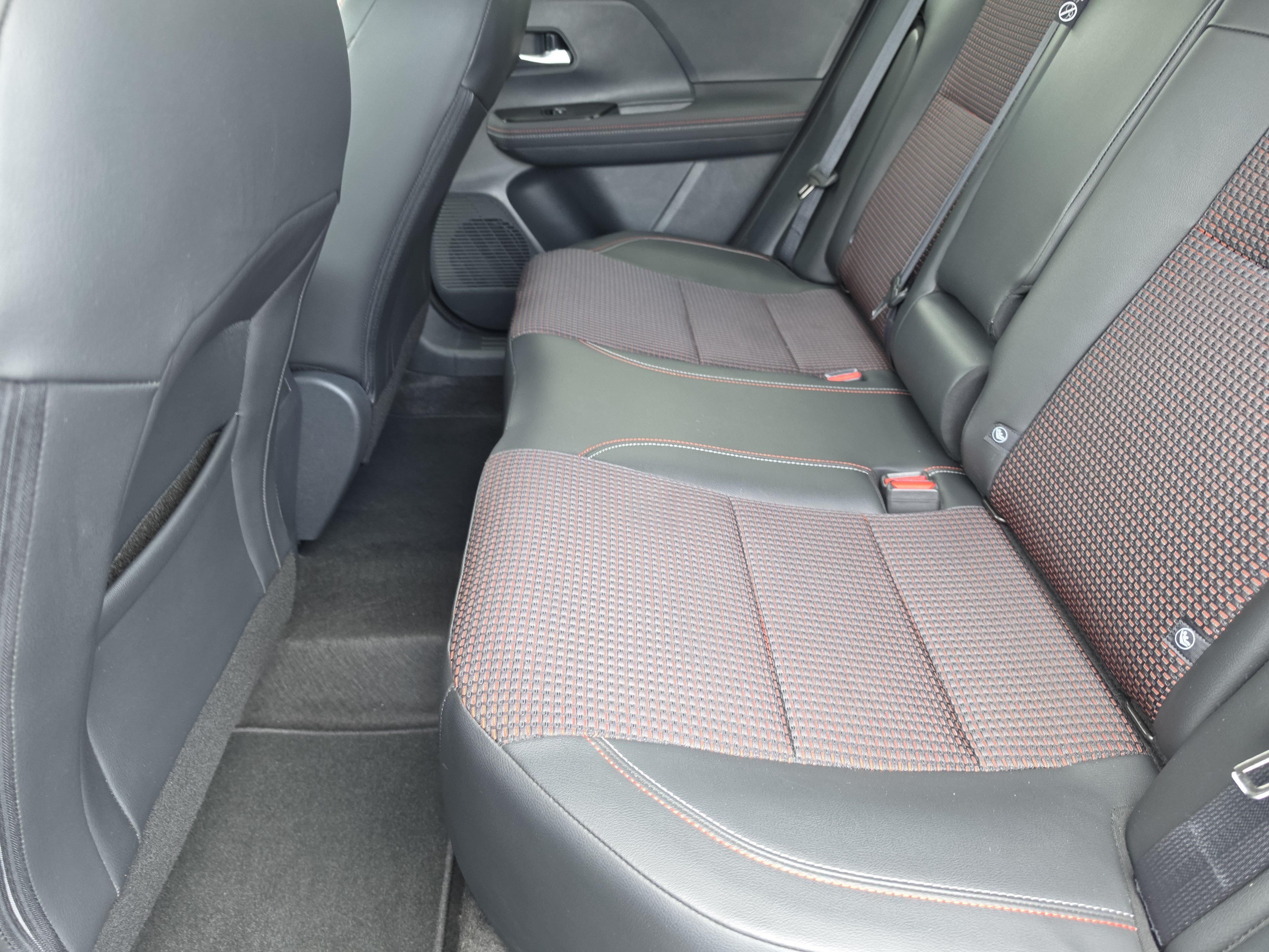 Used 2025 Nissan Kicks SR w/ SR Premium Package FWD image 10