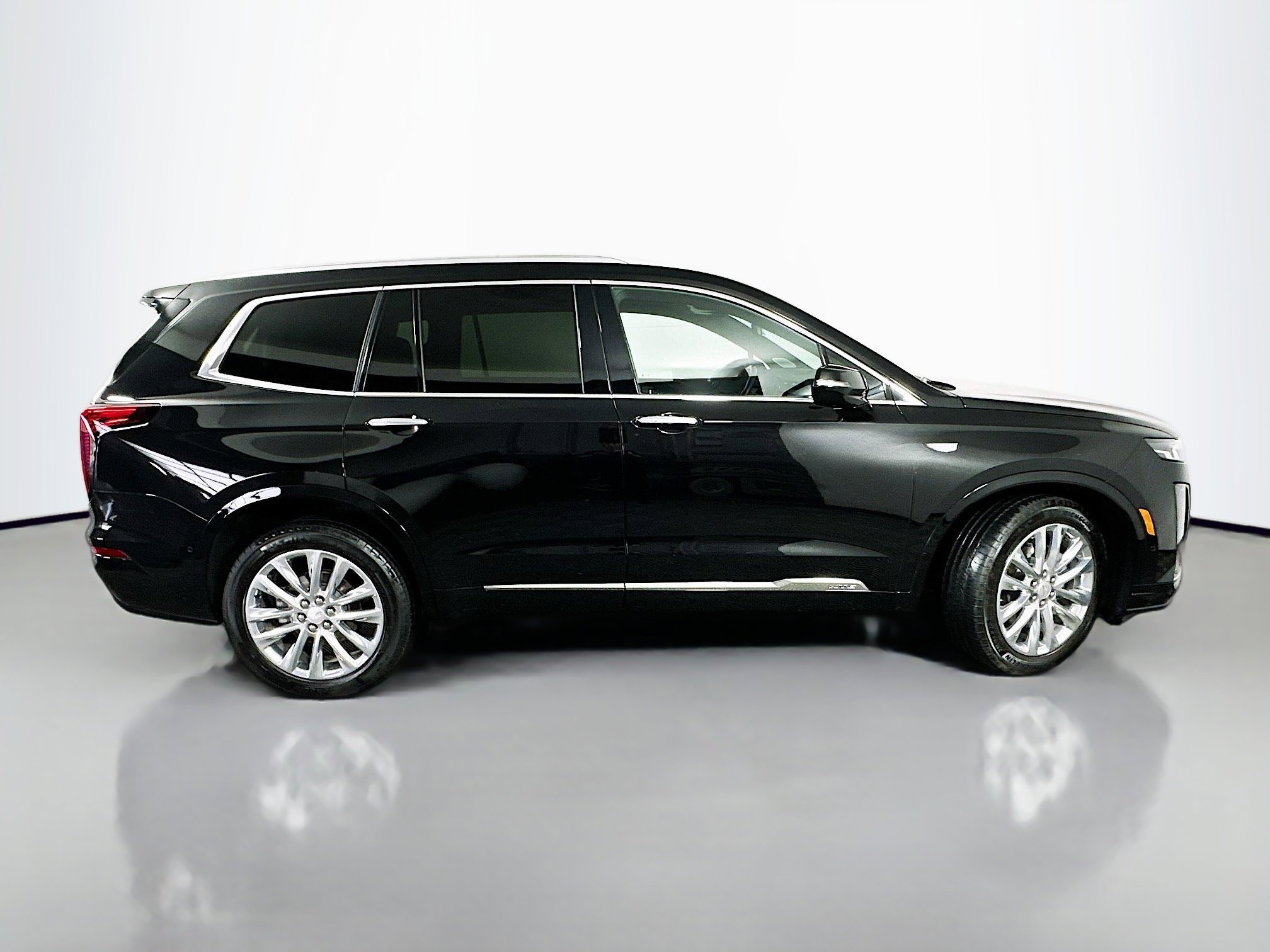 Used 2022 Cadillac XT6 Premium Luxury w/ Technology Package image 8