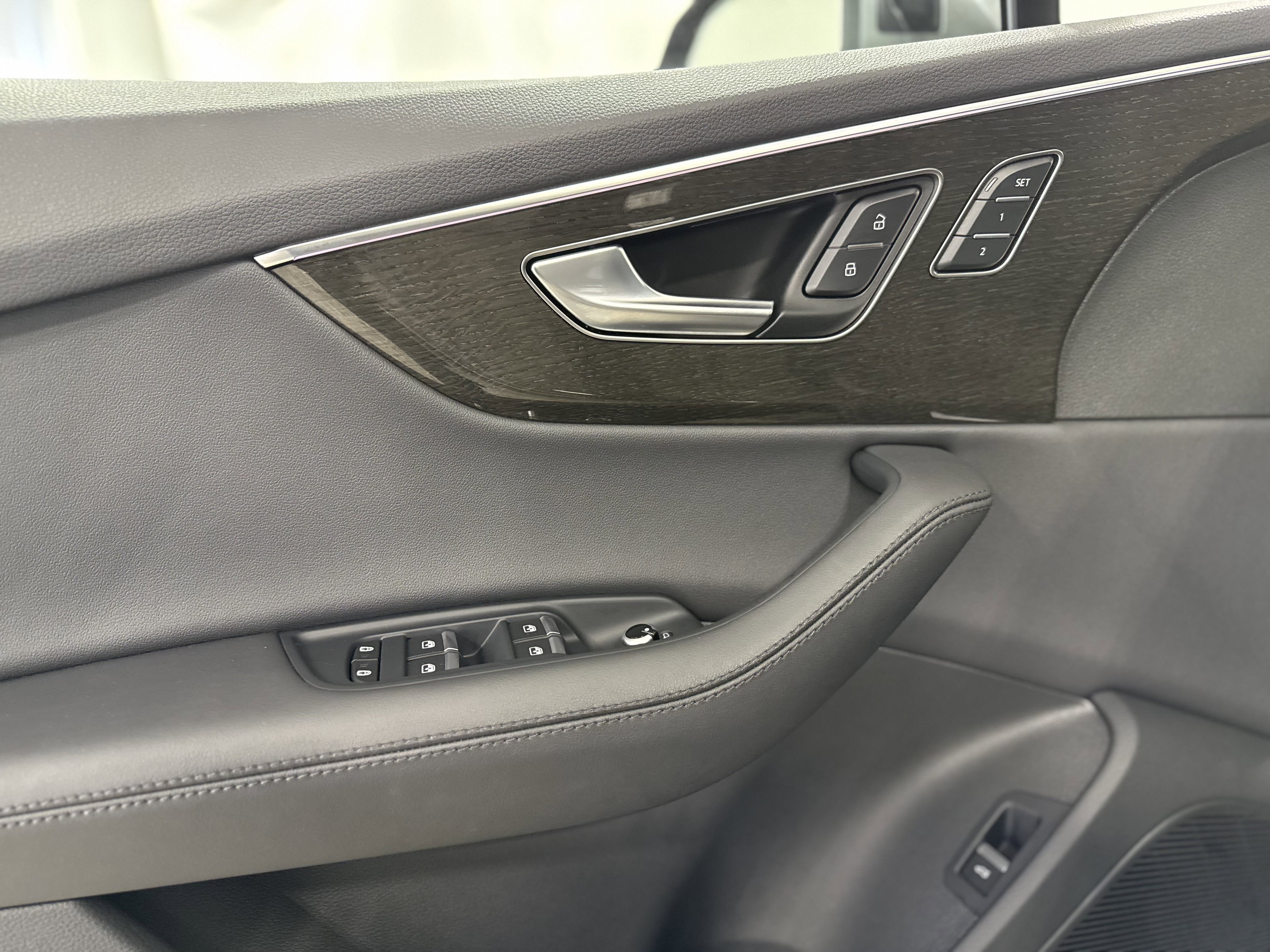 Used 2024 Audi Q7 Premium Plus w/ Premium Plus Package image 16