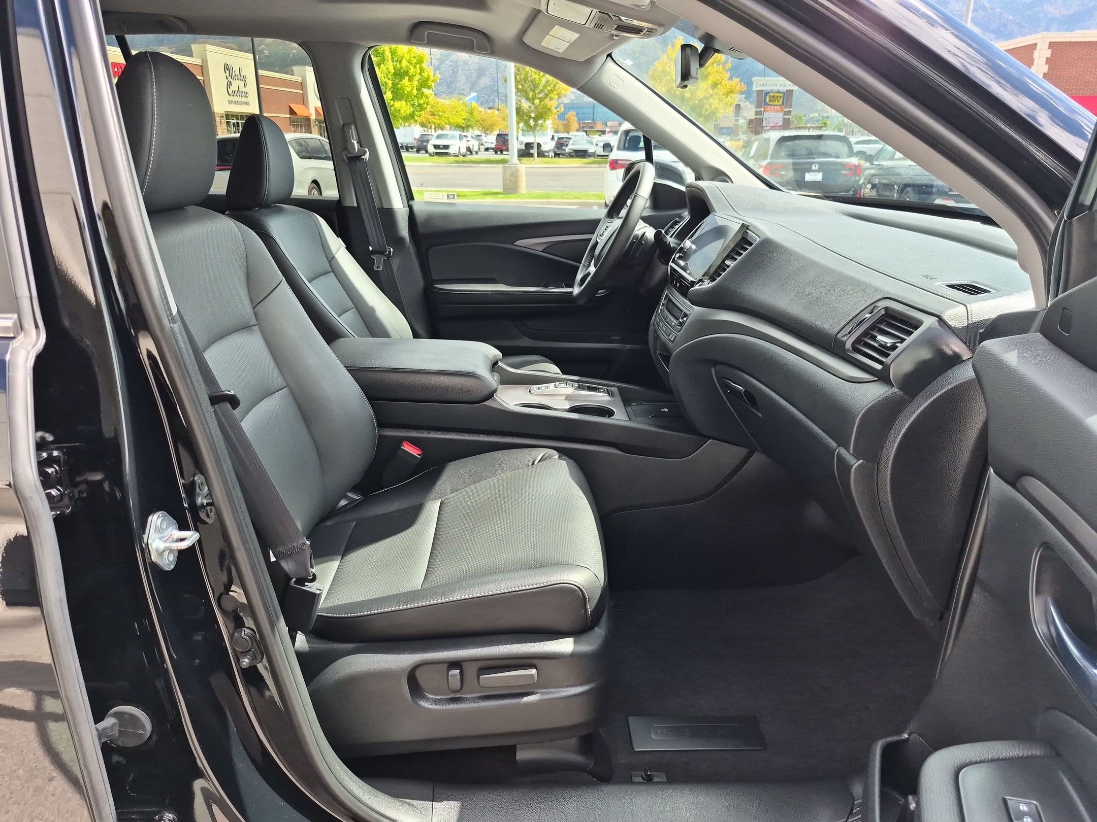 Certified 2025 Honda Ridgeline RTL image 33