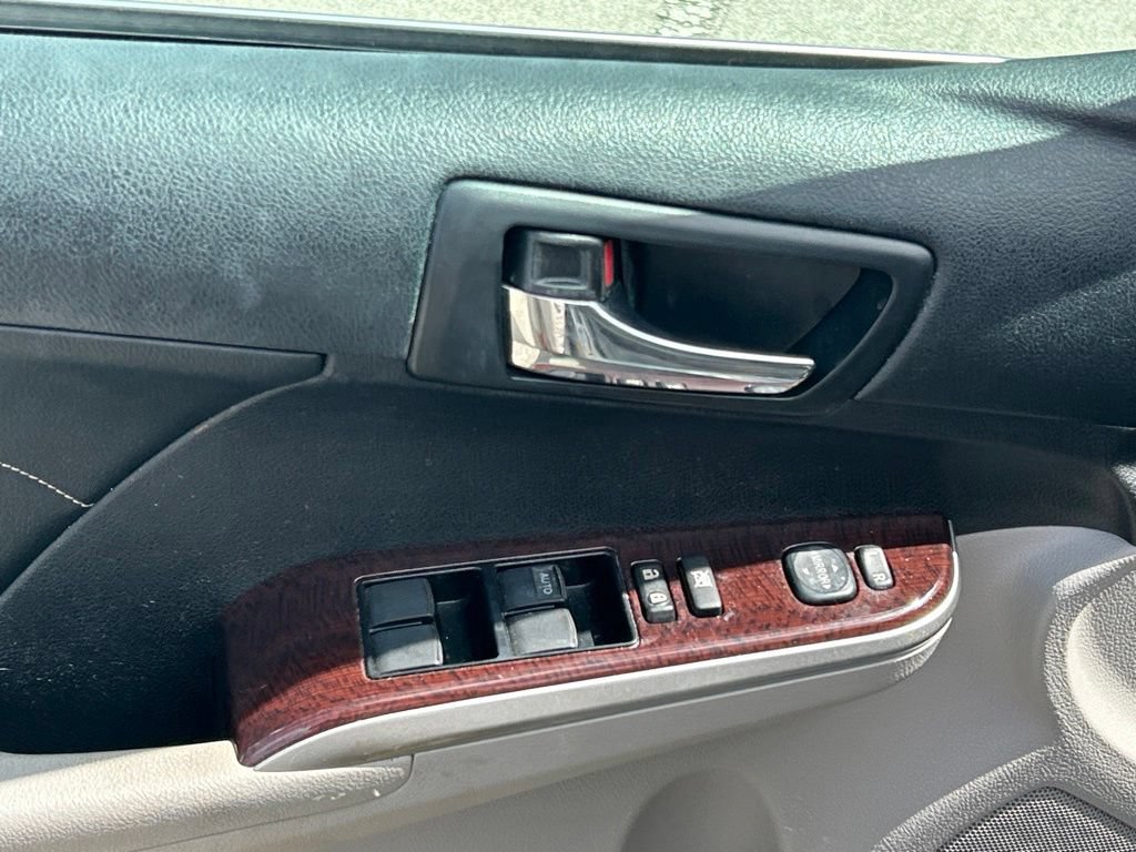 Used 2014 Toyota Camry XLE w/ Leather Package FWD image 18