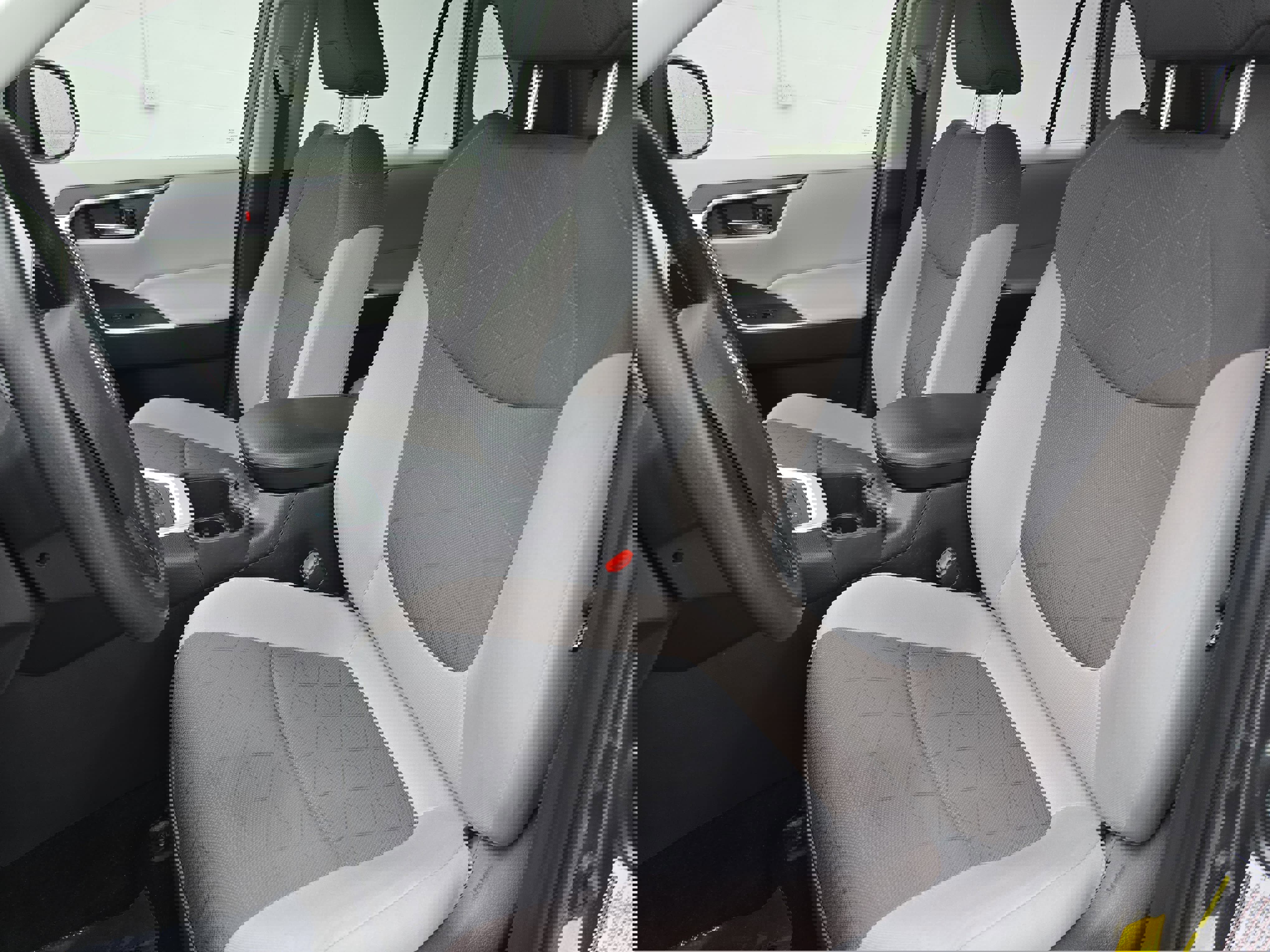 Used 2022 Toyota RAV4 XLE image 14