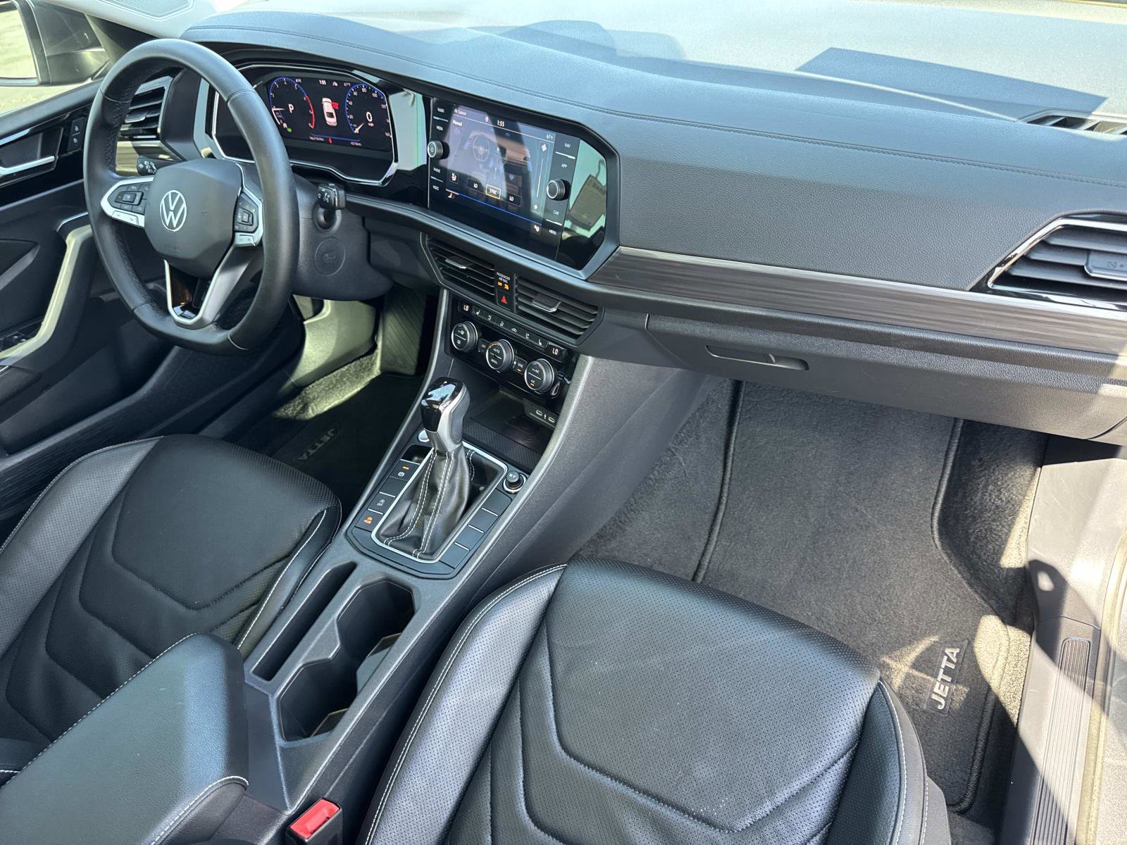 Certified 2023 Volkswagen Jetta SEL image 29