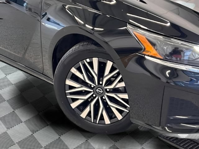 Used 2025 Nissan Altima 2.5 SV FWD image 24