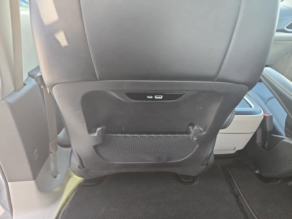 Used 2024 Chrysler Pacifica Touring-L image 48
