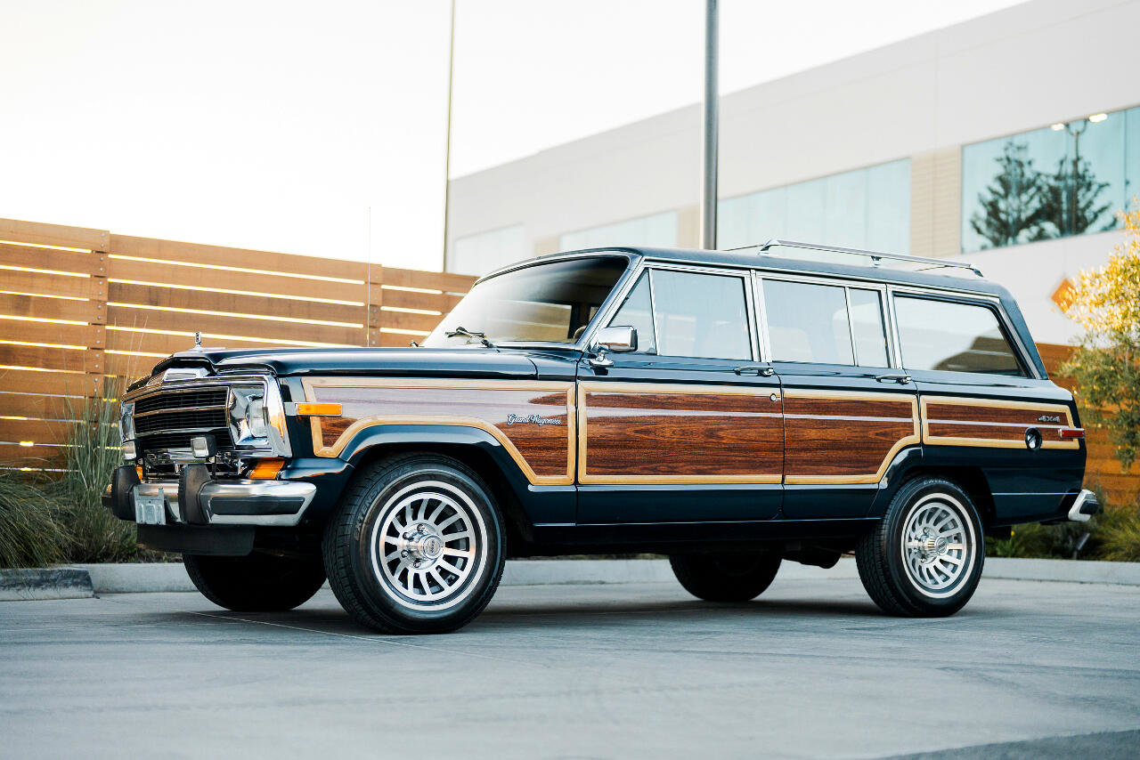 Used 1987 Jeep Grand Wagoneer image 6