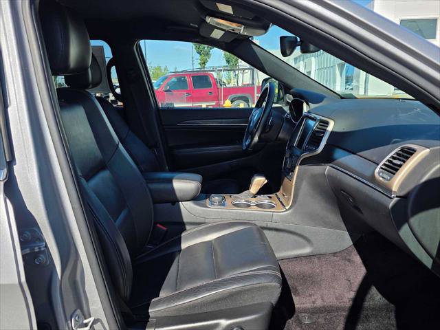 Used 2017 Jeep Grand Cherokee Limited AWD/4WD image 11