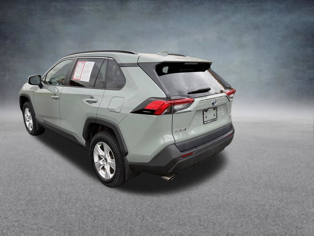 Used 2021 Toyota RAV4 XLE w/ XLE Grade Weather Package AWD/4WD image 3