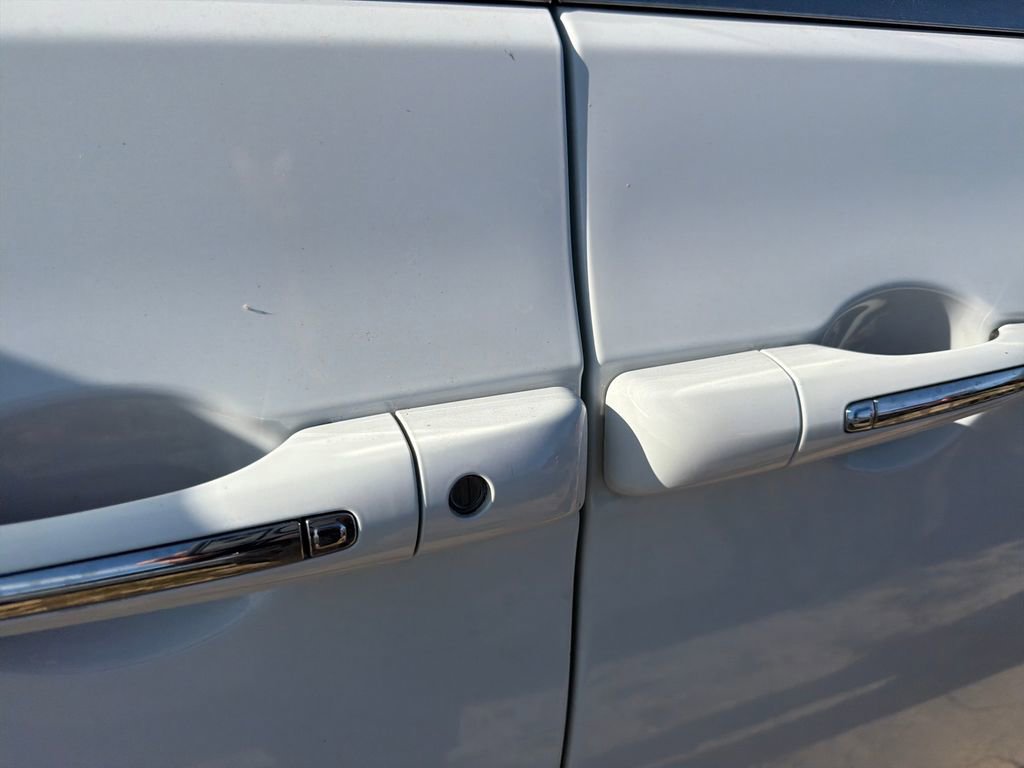 Used 2023 Chrysler Pacifica Limited FWD image 13