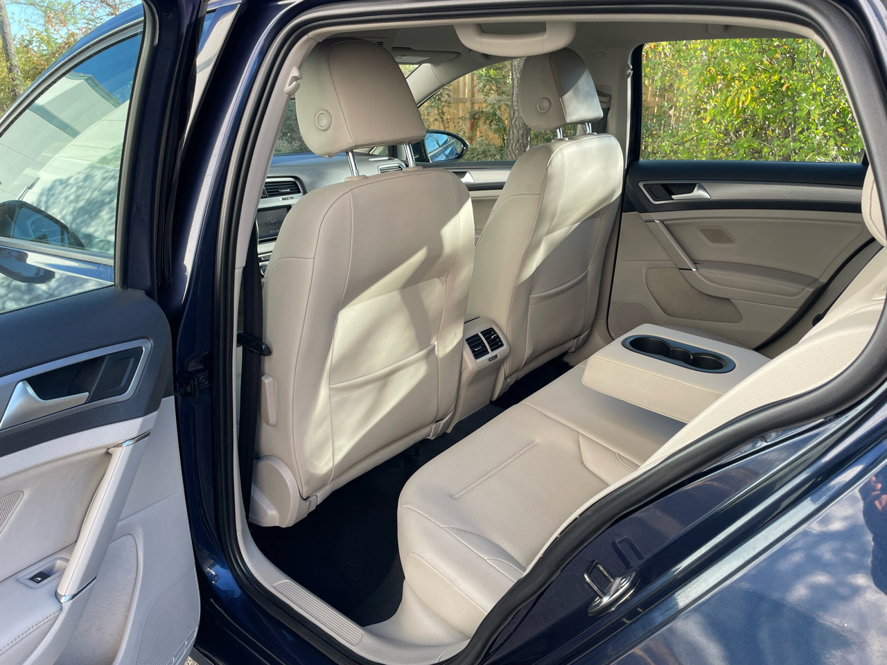 Used 2015 Volkswagen Golf S image 13