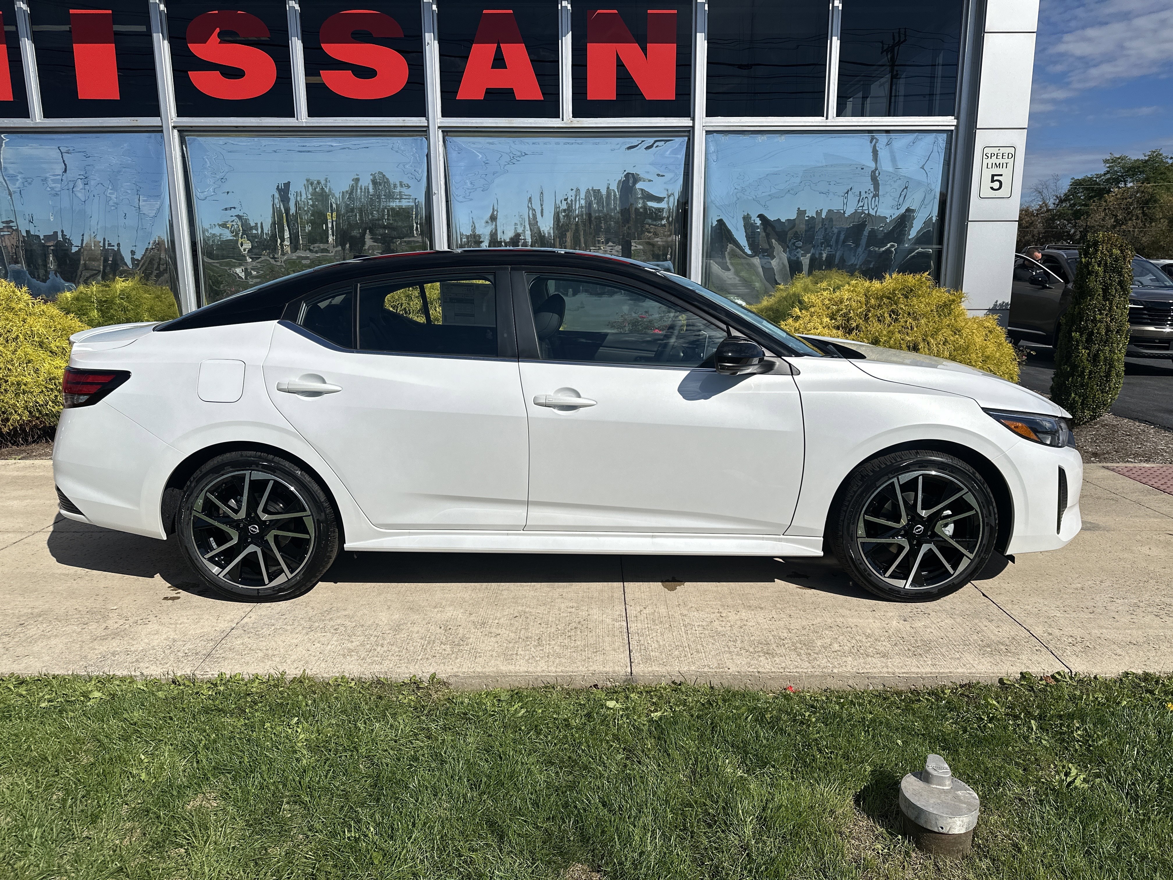 New 2025 Nissan Sentra SR image 5