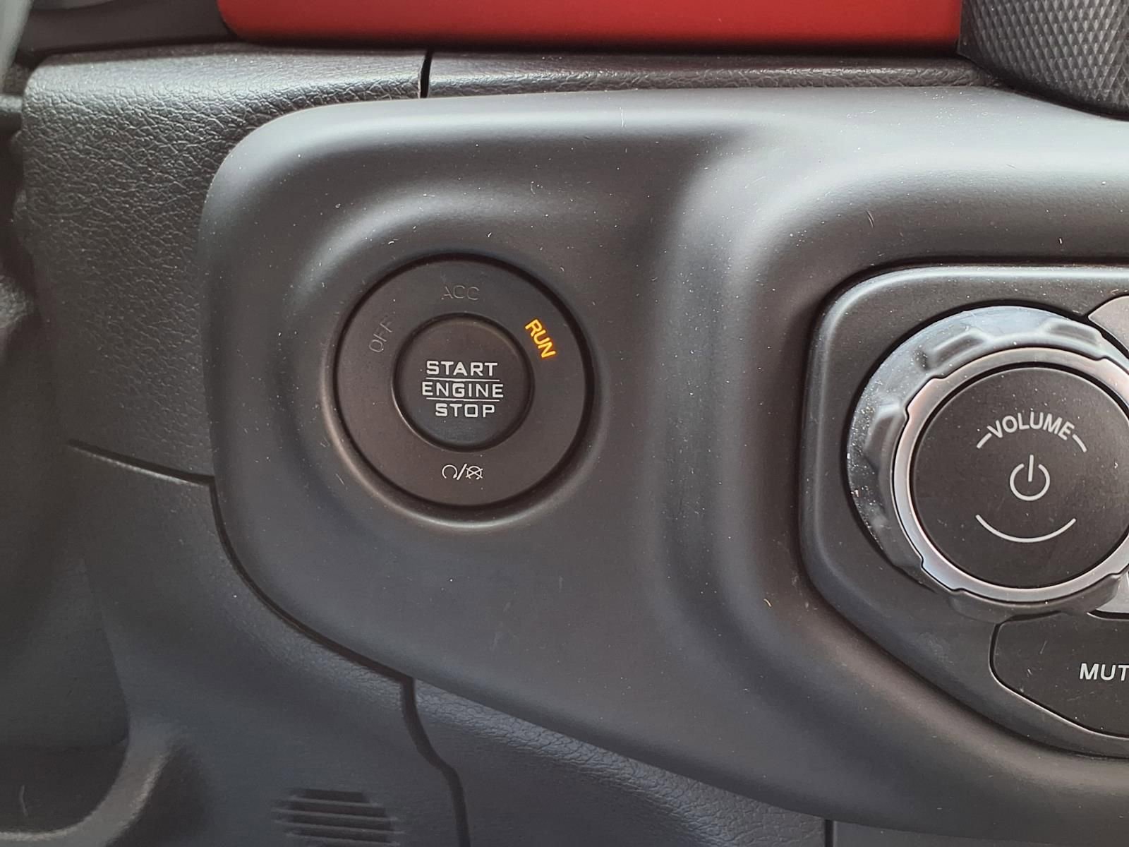 Used 2018 Jeep Wrangler Unlimited Rubicon w/ Dual Top Group AWD/4WD image 16
