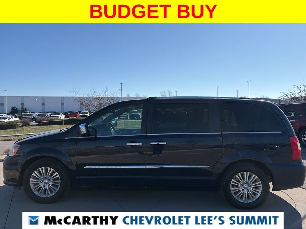 Used 2012 Chrysler Town & Country Limited w/ Luxury Group image 12