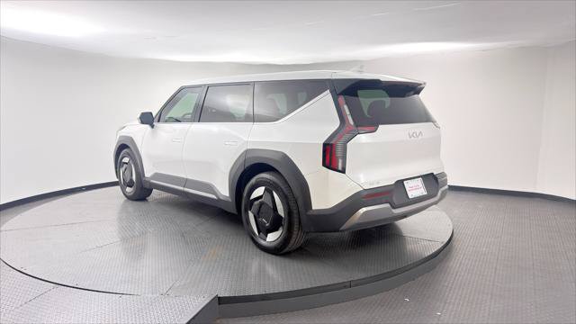 Used 2024 Kia EV9 Light Long Range RWD image 6