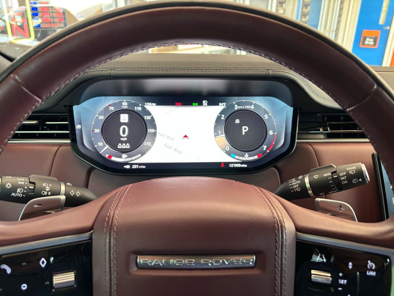 Used 2023 Land Rover Range Rover SE image 17