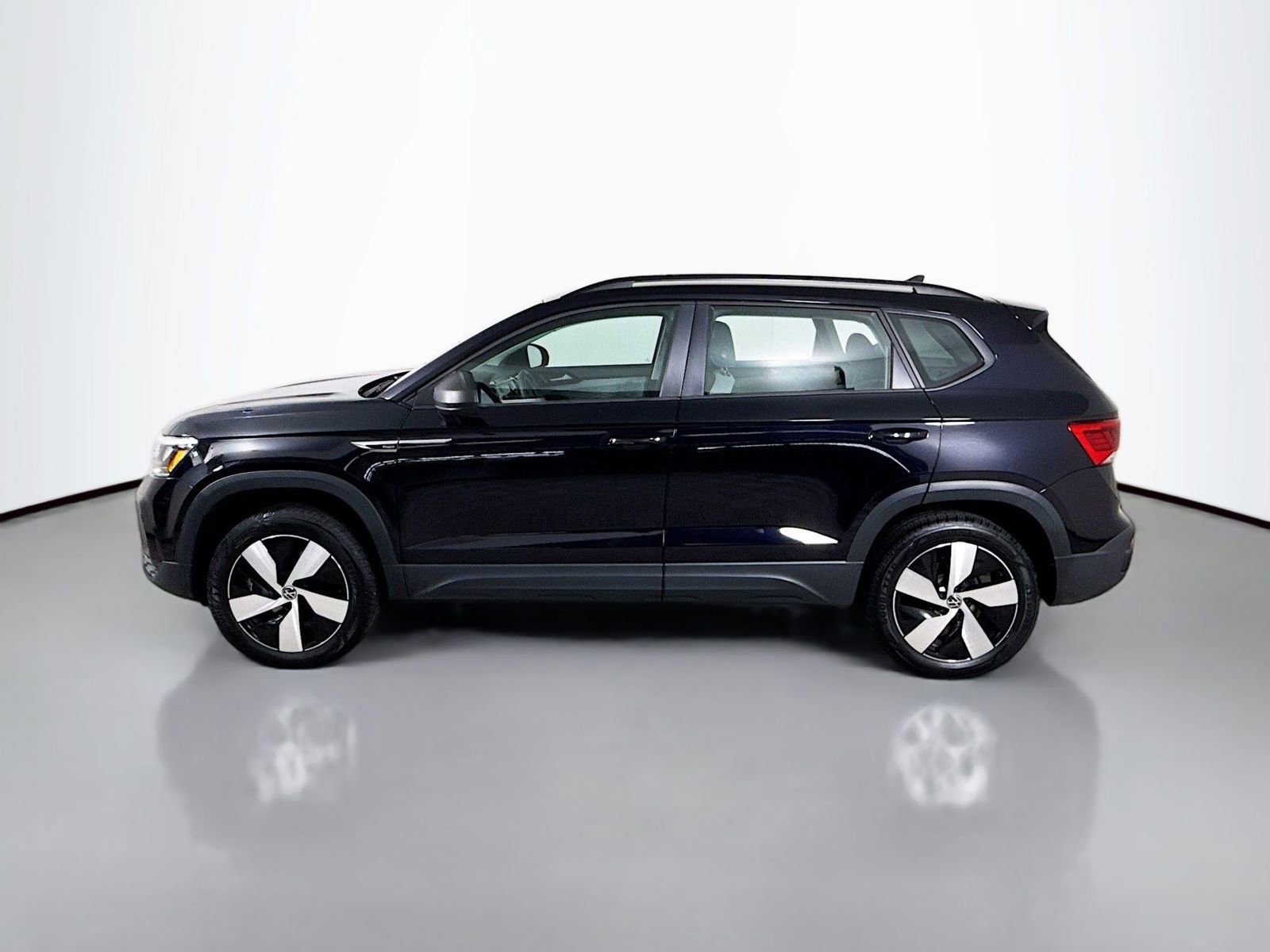 Certified 2024 Volkswagen Taos S AWD/4WD image 2