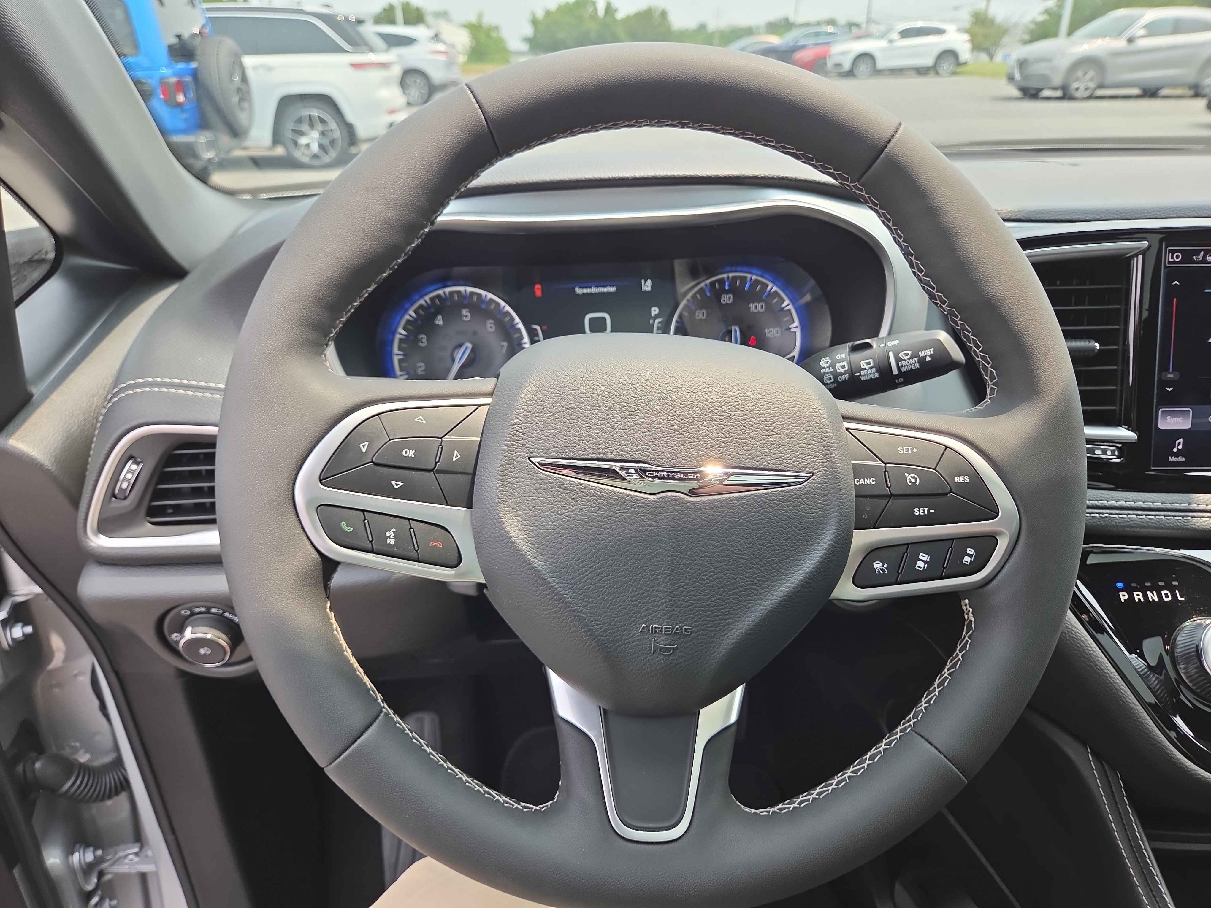 Used 2026 Chrysler Pacifica Limited FWD image 3