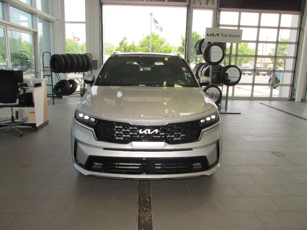 Used 2022 Kia Sorento SX Prestige w/ Panoramic Sunroof Package image 3