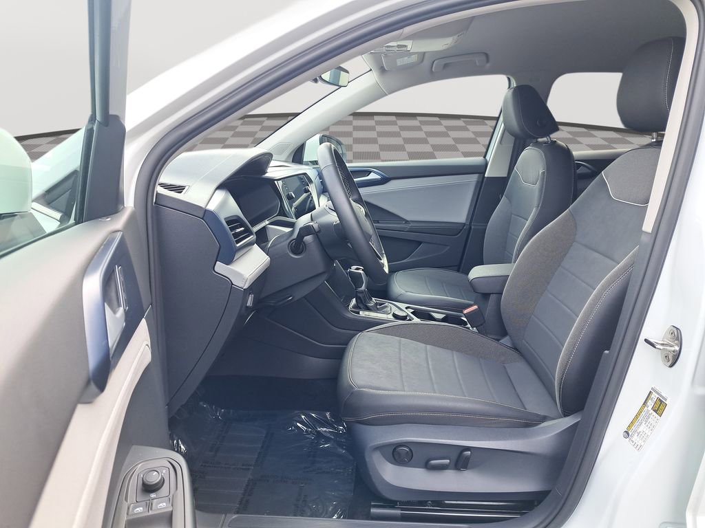 Used 2024 Volkswagen Taos SE image 12