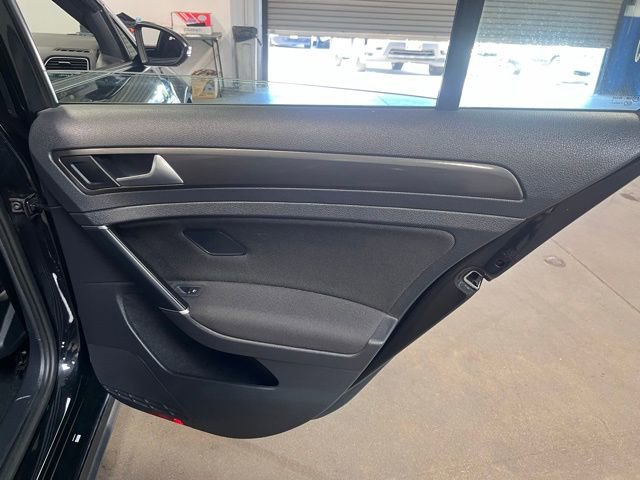 Used 2018 Volkswagen Golf 4-Door image 15