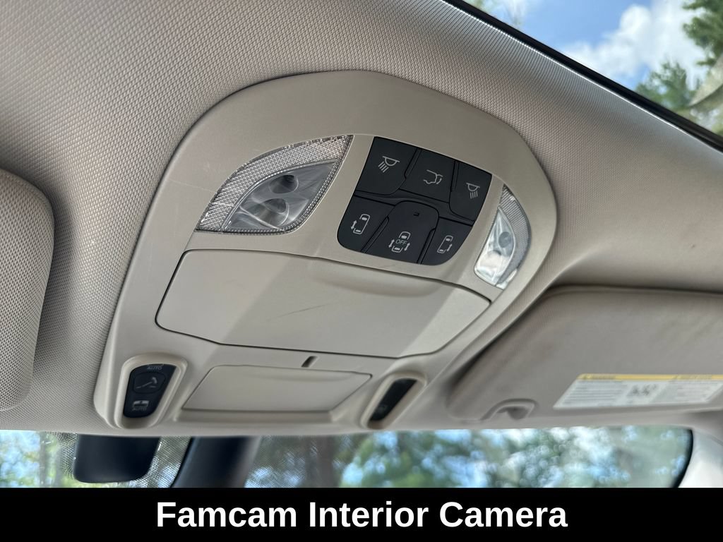 Used 2021 Chrysler Pacifica Limited w/ Uconnect Theater Family Group FWD image 23