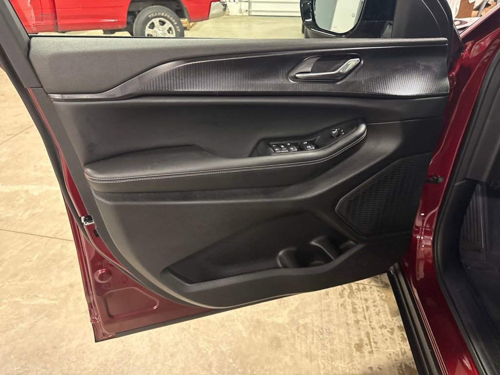 New 2025 Jeep Grand Cherokee L Altitude image 10