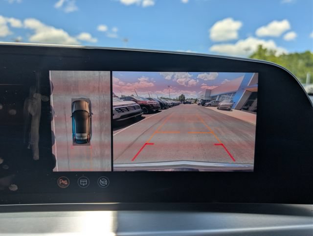 Used 2024 Cadillac Lyriq Luxury AWD/4WD image 25
