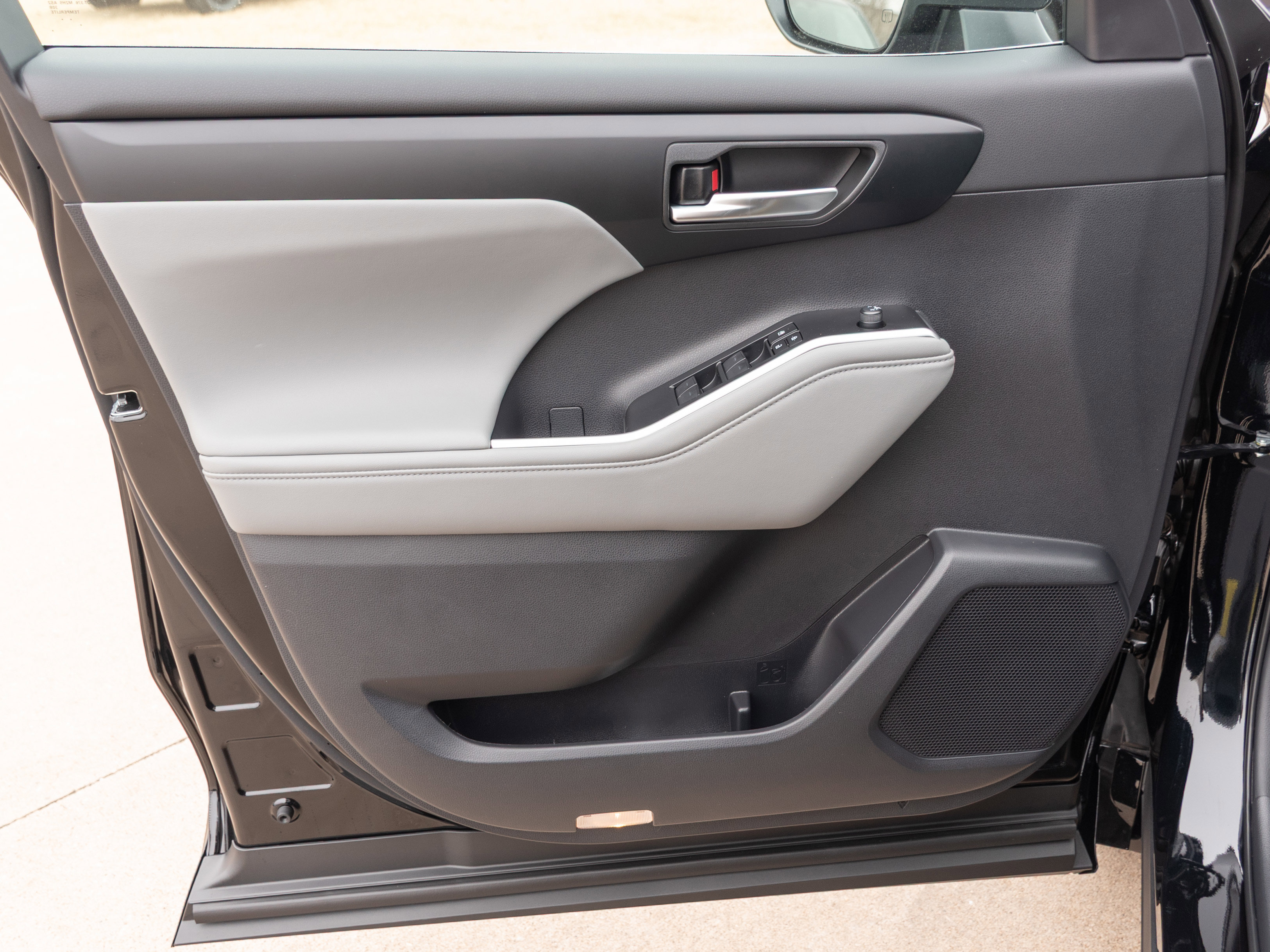 New 2026 Toyota Highlander XLE image 8