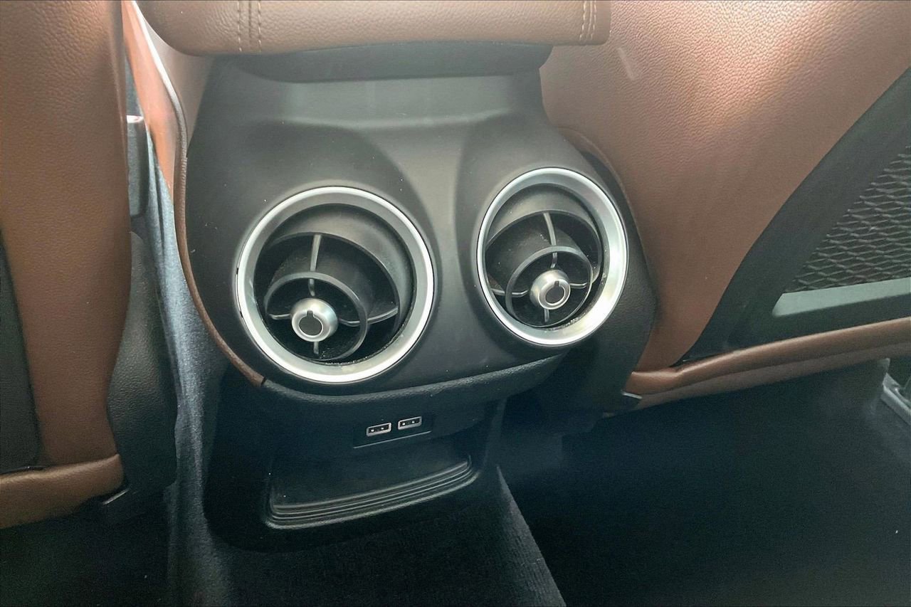 Used 2019 Alfa Romeo Stelvio Ti image 18