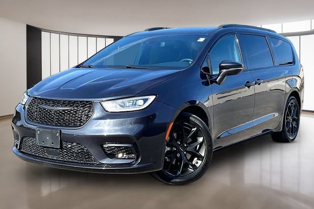 Used 2021 Chrysler Pacifica Touring-L w/ Uconnect Theater Family Group FWD image 1