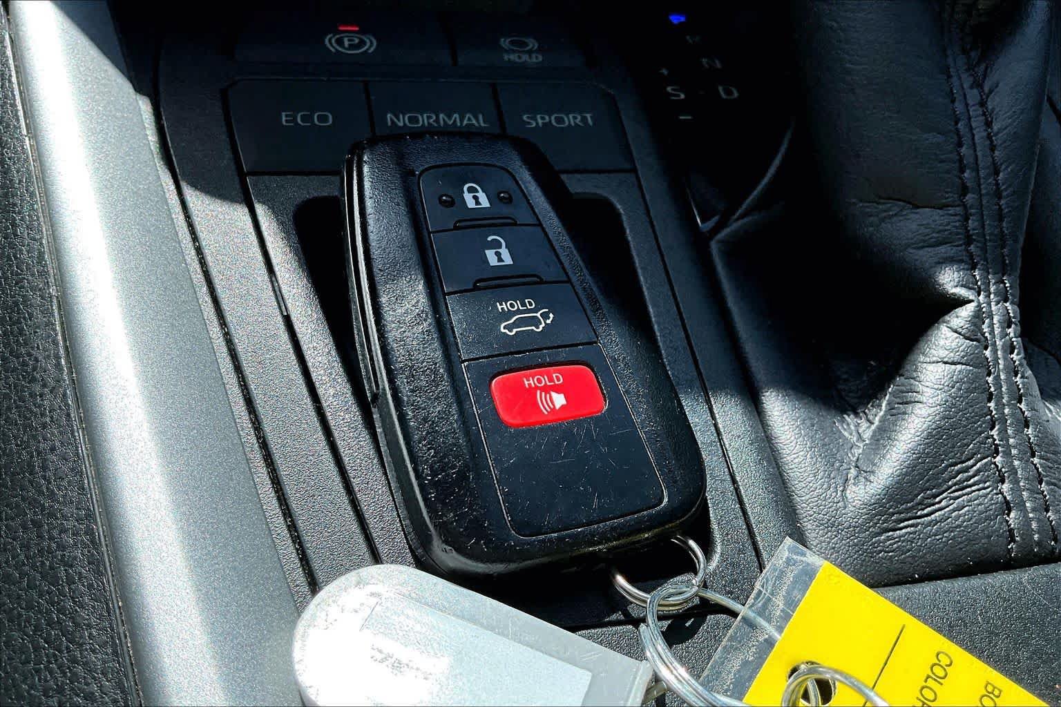 Used 2019 Toyota RAV4 XLE Premium FWD image 15