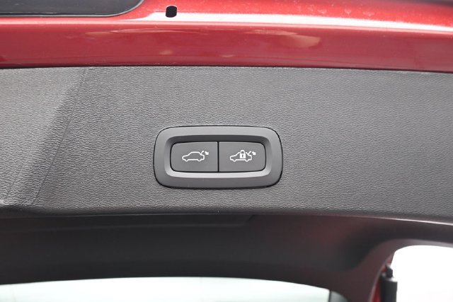 Used 2023 Volvo XC40 B4 Plus w/ Driver Assist Package FWD image 29