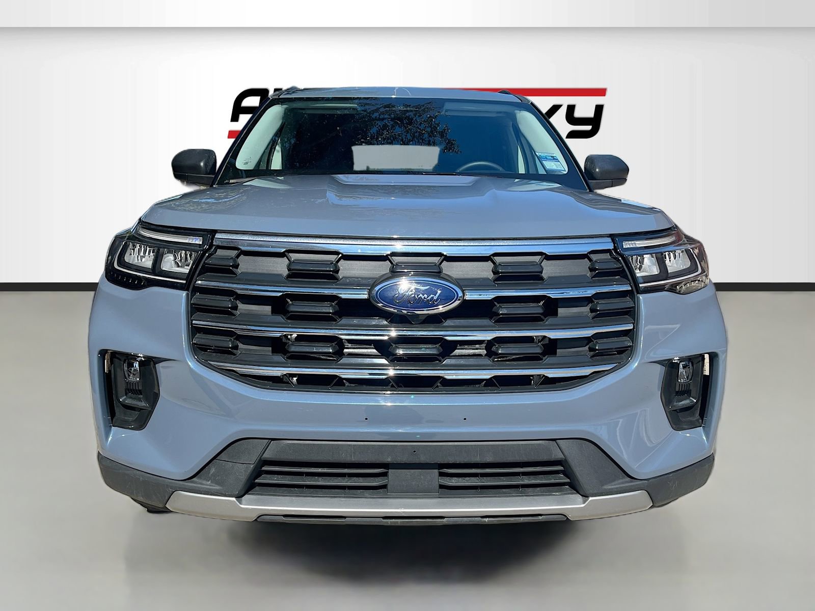 Used 2025 Ford Explorer Active w/ Active Comfort Package AWD/4WD image 2